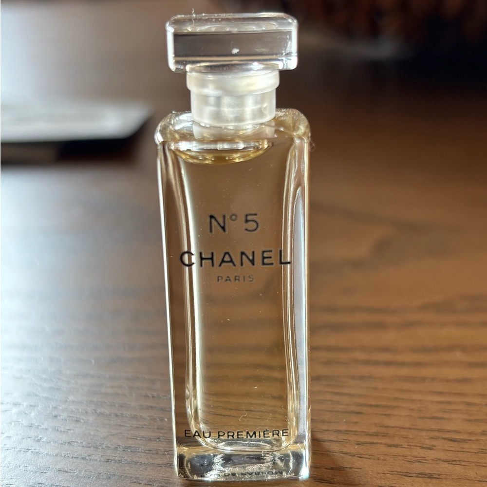 CHANEL No. 5 Mini Perfume and 4 Lotion Set - Picture 2 of 3